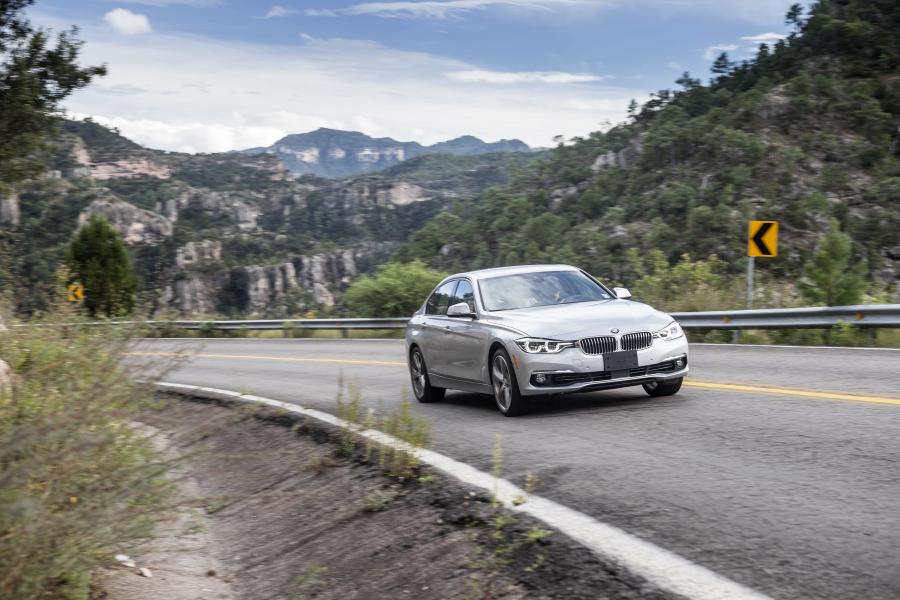  BMW 340i xDrive Luxury Line 2016 года  (US) (фото 4 из 11)